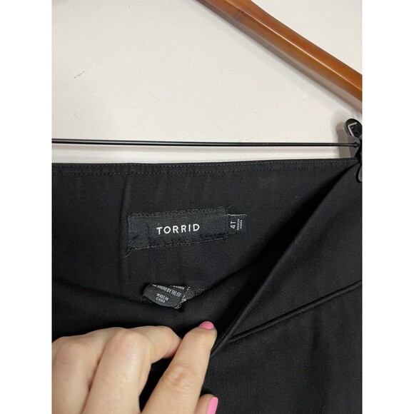 Torrid Women's Plus 4T Black Ponte Cropped Pull On Legging Skinny 27" Inseam - Picture 4 of 8